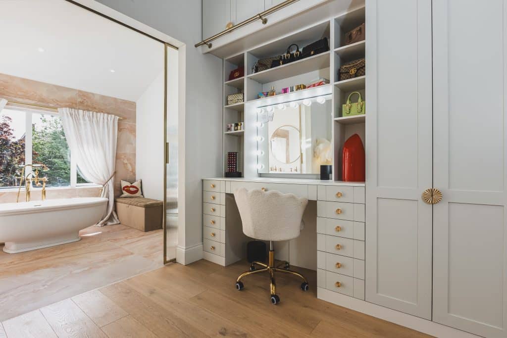 HITCHIN HOUSE feminine modern shoot location house HITCHIN CC 4thSept24 120