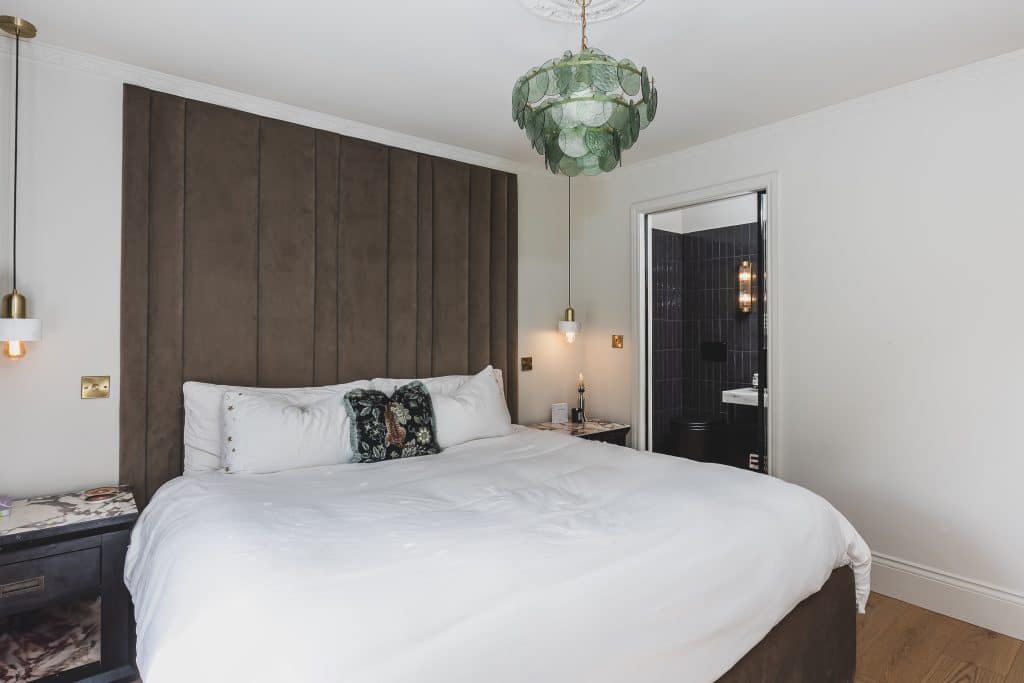 HITCHIN HOUSE feminine modern shoot location house HITCHIN CC 4thSept24 153