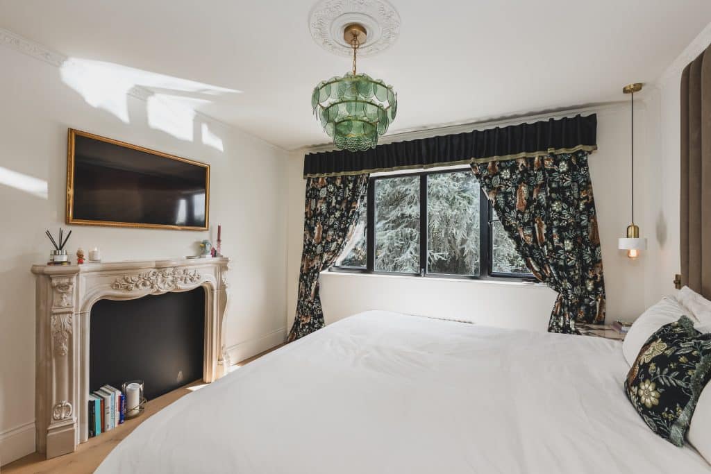 HITCHIN HOUSE feminine modern shoot location house HITCHIN CC 4thSept24 156