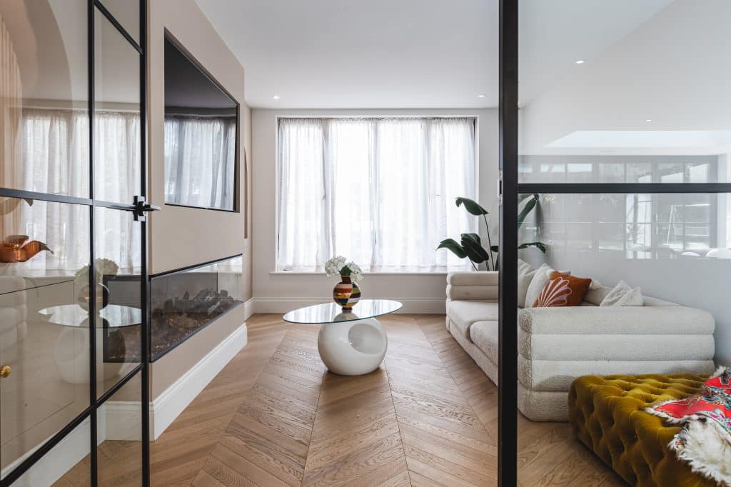 HITCHIN HOUSE feminine modern shoot location house HITCHIN CC 4thSept24 18