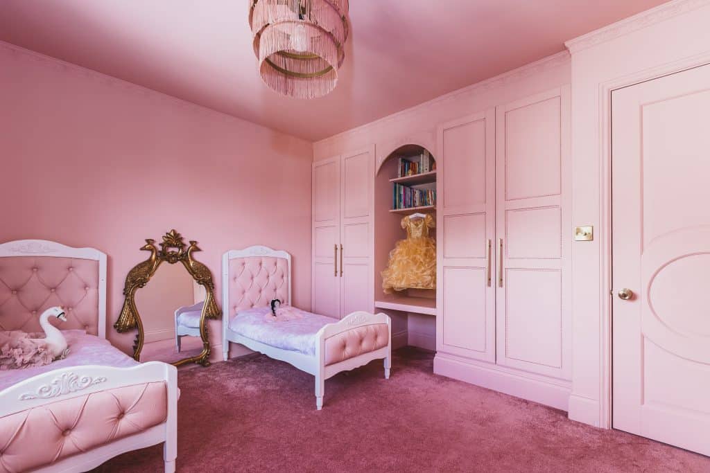 HITCHIN HOUSE feminine modern shoot location house HITCHIN CC 4thSept24 188