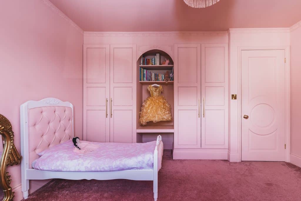 HITCHIN HOUSE feminine modern shoot location house HITCHIN CC 4thSept24 189