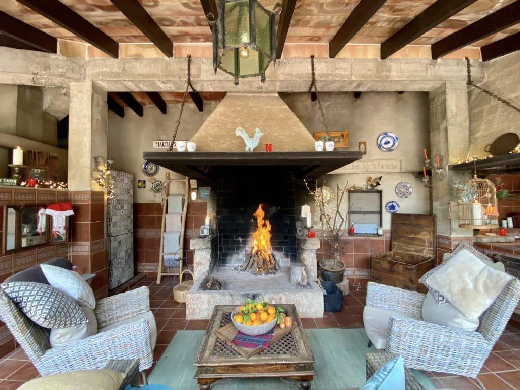 LOCATION 4 mallorca spain 70s palm tree tropical location house IMG_7944