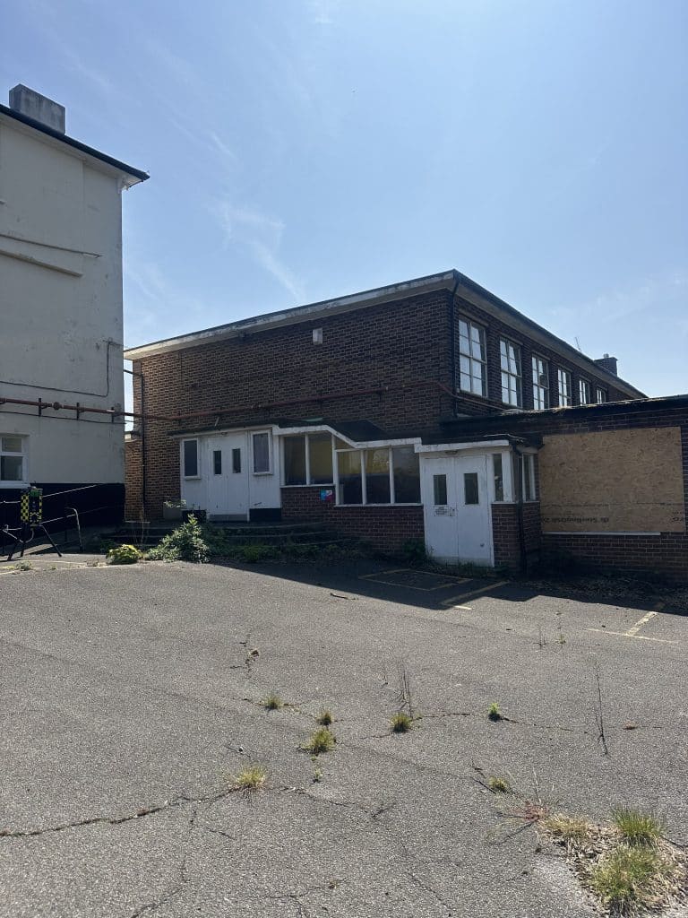 gravesend derelict primary school secondary large spaceIMG 1301