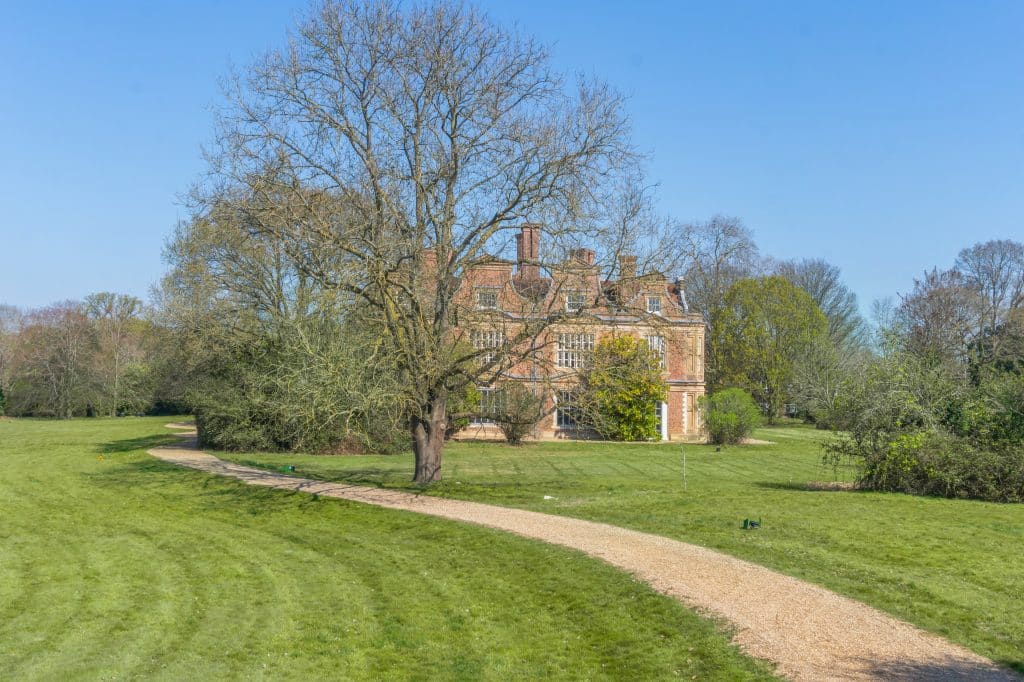 lord mayor House 002stately home with private roads within the m25