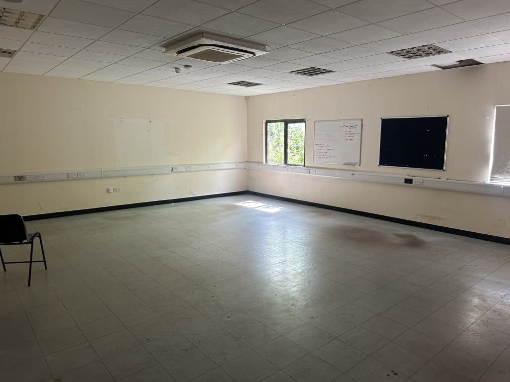 IMG 2356BRIXTON UNIT BASE Secure, large, vacant school for unit base parking & production offices
