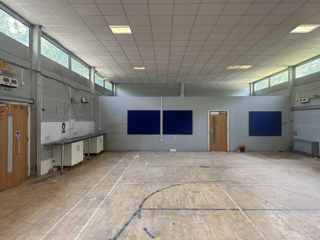 IMG 2366BRIXTON UNIT BASE Secure, large, vacant school for unit base parking & production offices