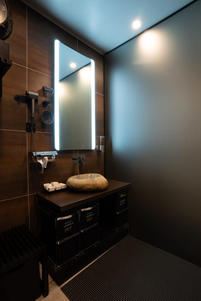 gym shoot location london[PMG] Sauna Room 2 Mirror