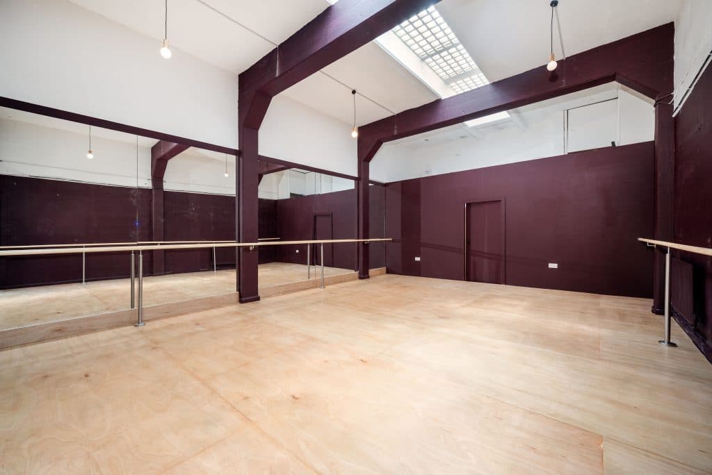 BETHNAL GREEN colourful unique studio spaces shoot location london p01