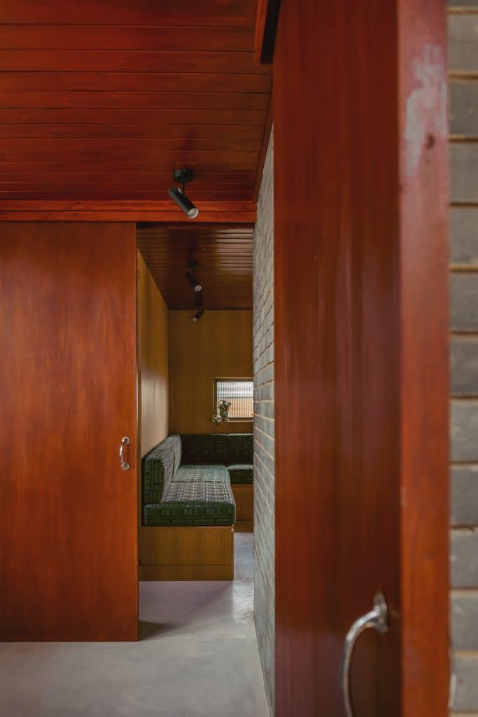 MariellLindHansen 6717THE MODERNIST PLACE Mid Century Wood Panelled Shoot Location
