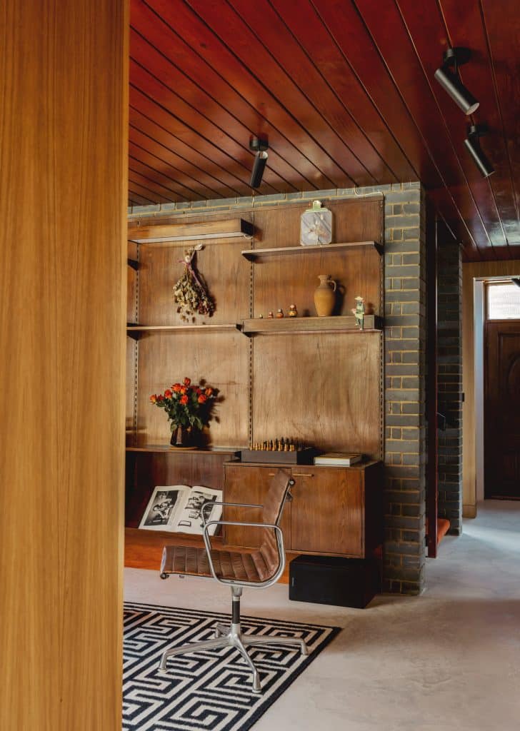 MariellLindHansen 6807THE MODERNIST PLACE Mid Century Wood Panelled Shoot Location