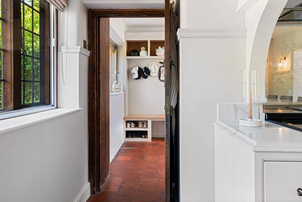 PARKER ten bedroom large modern location house west sussex Parker 15