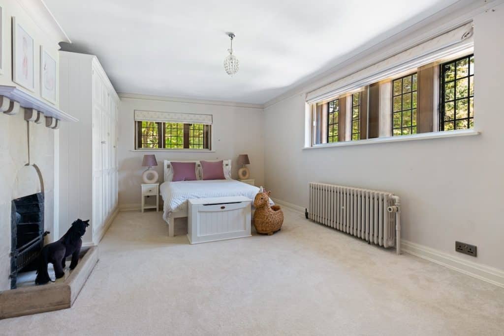 PARKER ten bedroom large modern location house west sussex Parker 23