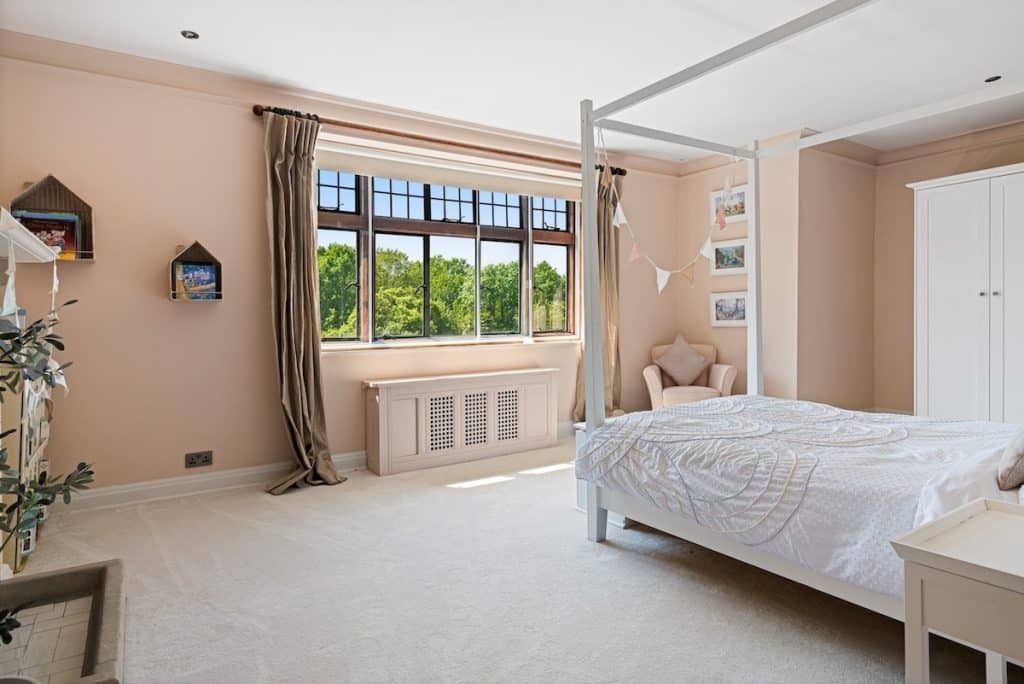 PARKER ten bedroom large modern location house west sussex Parker 25(1)