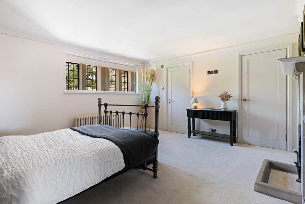 PARKER ten bedroom large modern location house west sussex Parker 29