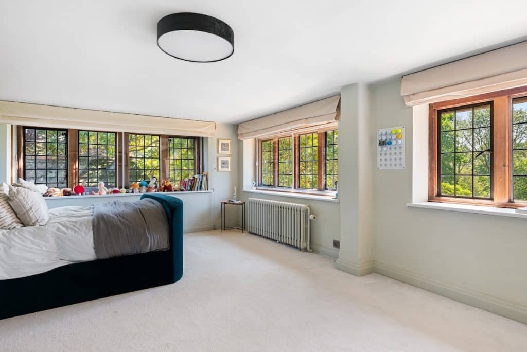 PARKER ten bedroom large modern location house west sussex Parker 31