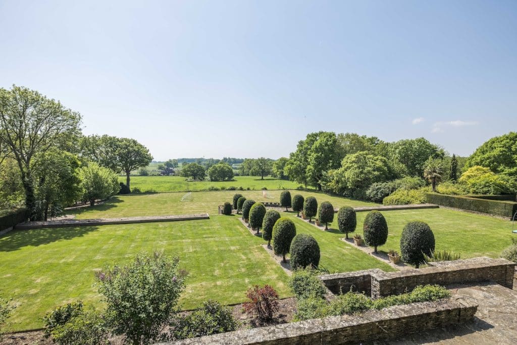 PARKER ten bedroom large modern location house west sussex Parker 36