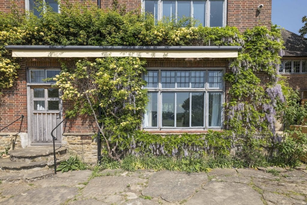 PARKER ten bedroom large modern location house west sussex Parker 42(1)