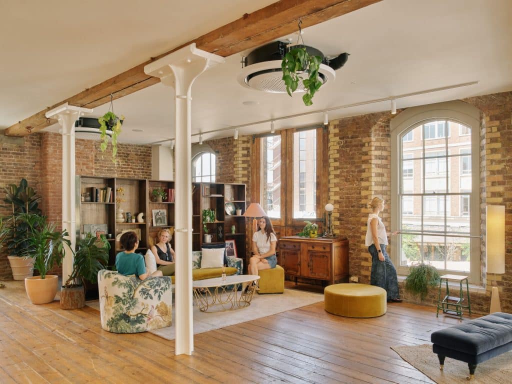 SS MB 033 copyTHE LOUNGE Converted Warehouse Central London Shoot Location