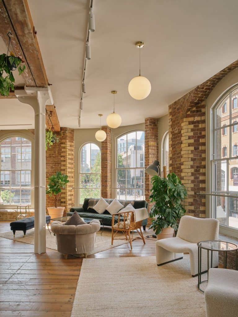 SS MB 036 copyTHE LOUNGE Converted Warehouse Central London Shoot Location