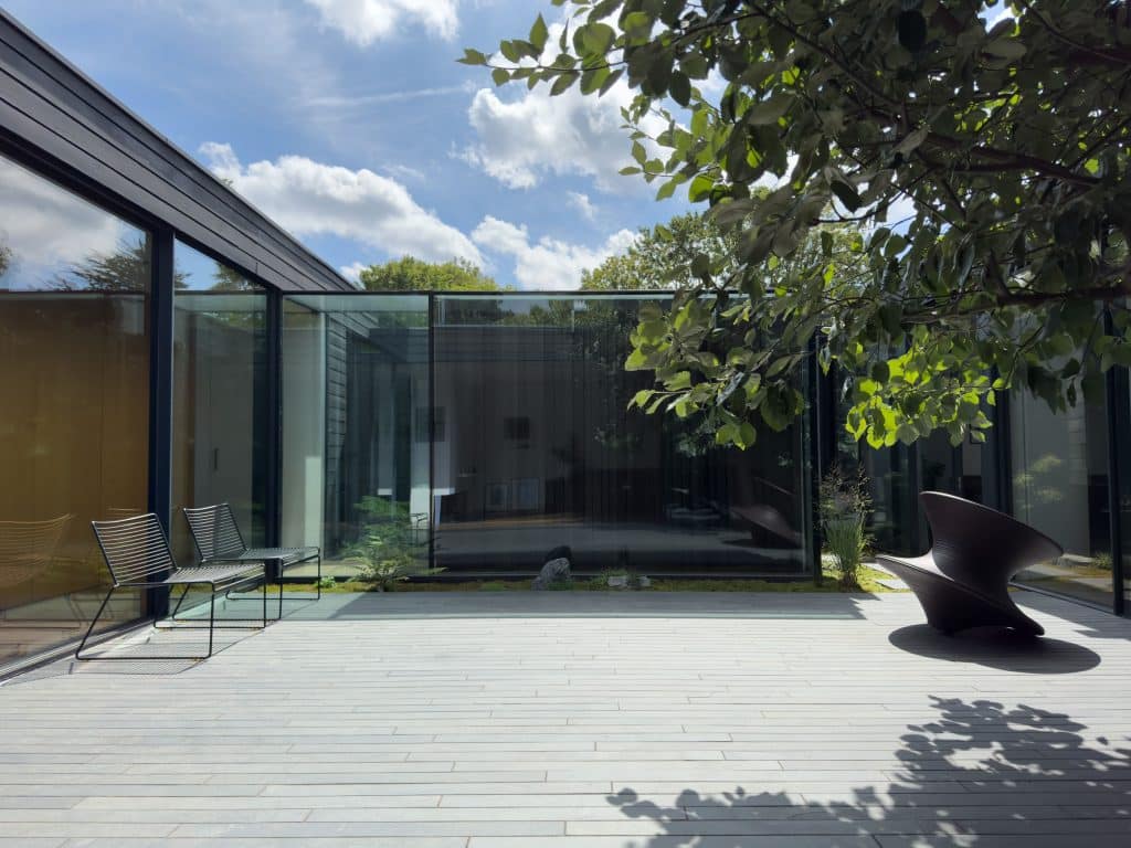 KINGSLEY Architectural Modern Shoot Location north london courtyard 3