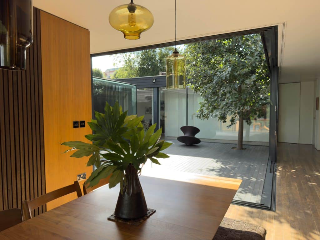 KINGSLEY Architectural Modern Shoot Location north london dining courtyard