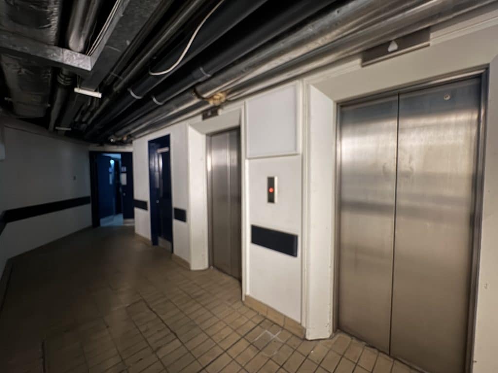 PILGRIM STREET office basement urban shoot location central london 58. ARK Loc Pilgrim Street.