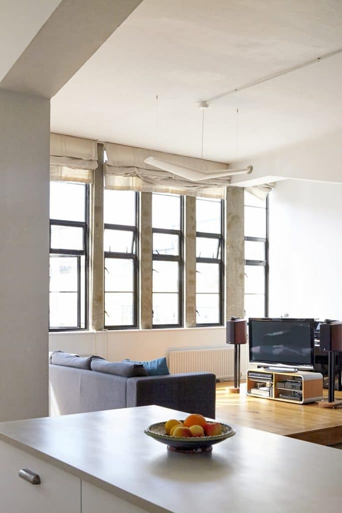 13 DEHAVILLAND minimlaist shoot location east london 19