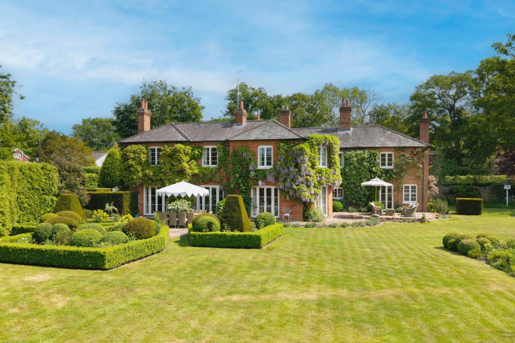 250513WhitewaterHouse 1000newHARTLEY HOUSE Country Shoot Location With Swimming Pool scaled