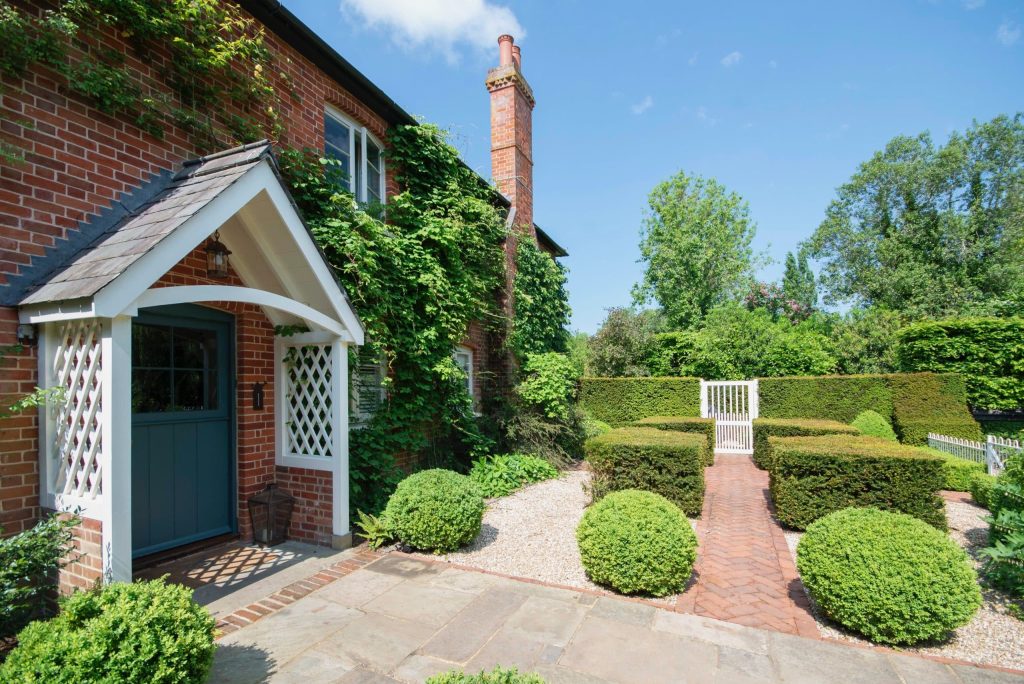 250513WhitewaterHouse 1013HARTLEY HOUSE Country Shoot Location With Swimming Pool scaled
