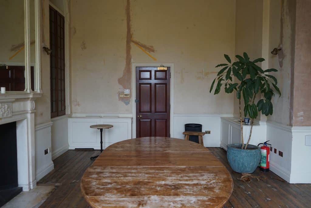 CHESHUNT HOTEL WALTHAM CROSS TRADITIONAL HOTEL SHOOT LOCATION TNE05557