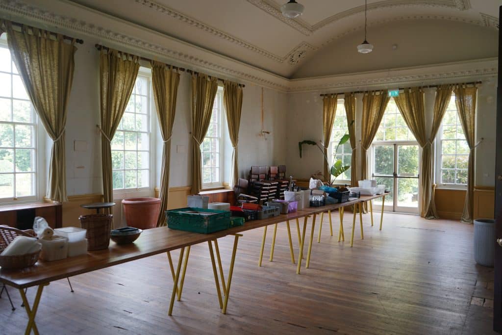 CHESHUNT HOTEL WALTHAM CROSS TRADITIONAL HOTEL SHOOT LOCATION TNE05564