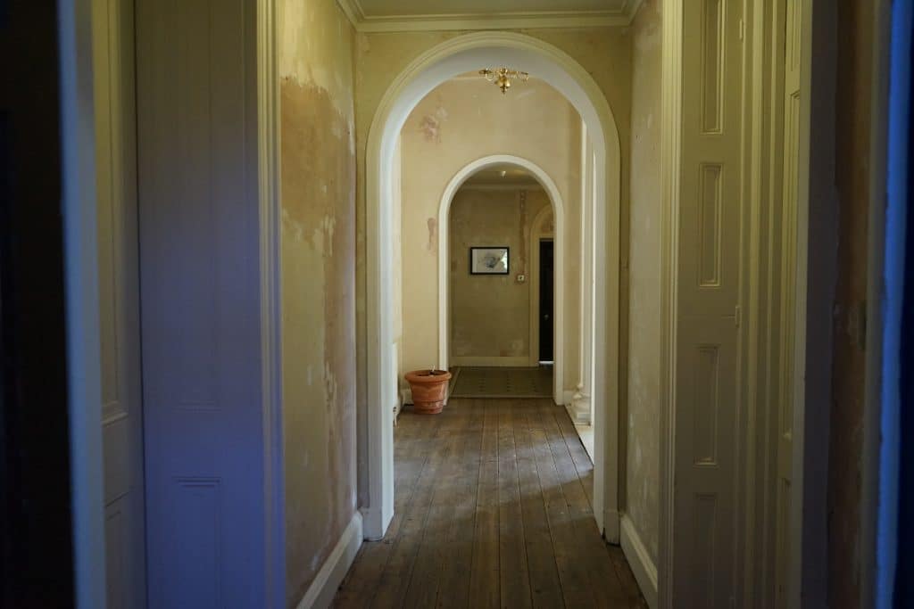 CHESHUNT HOTEL WALTHAM CROSS TRADITIONAL HOTEL SHOOT LOCATION TNE05565