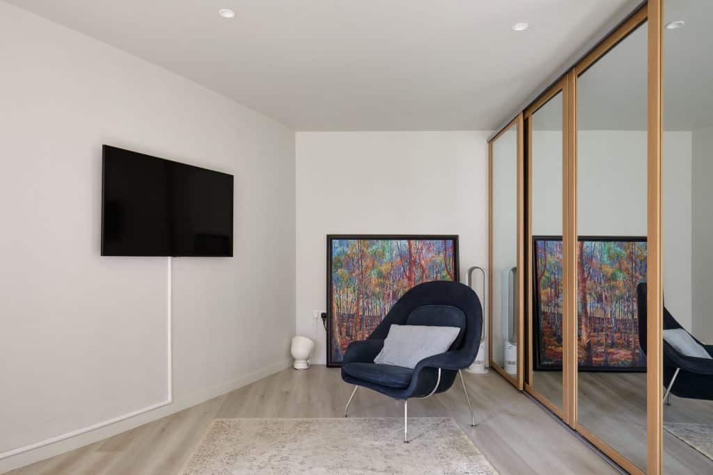CHISWICK DOCK west london modern location house Location Creation:Chiswick Dock:Annexe tv