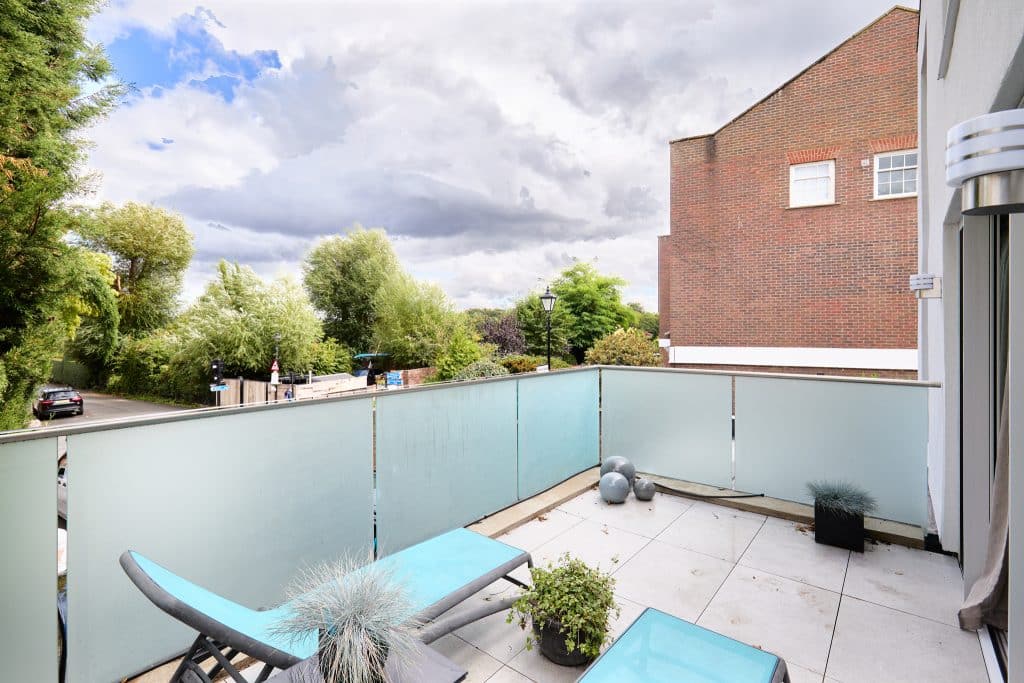 CHISWICK DOCK west london modern location house Location Creation:Chiswick Dock:terrace