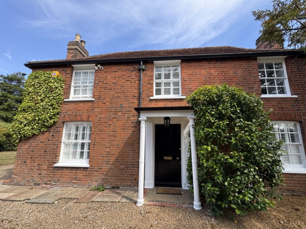 IMG 8218GATEHOUSE Grade II listed country house essex shoot location house