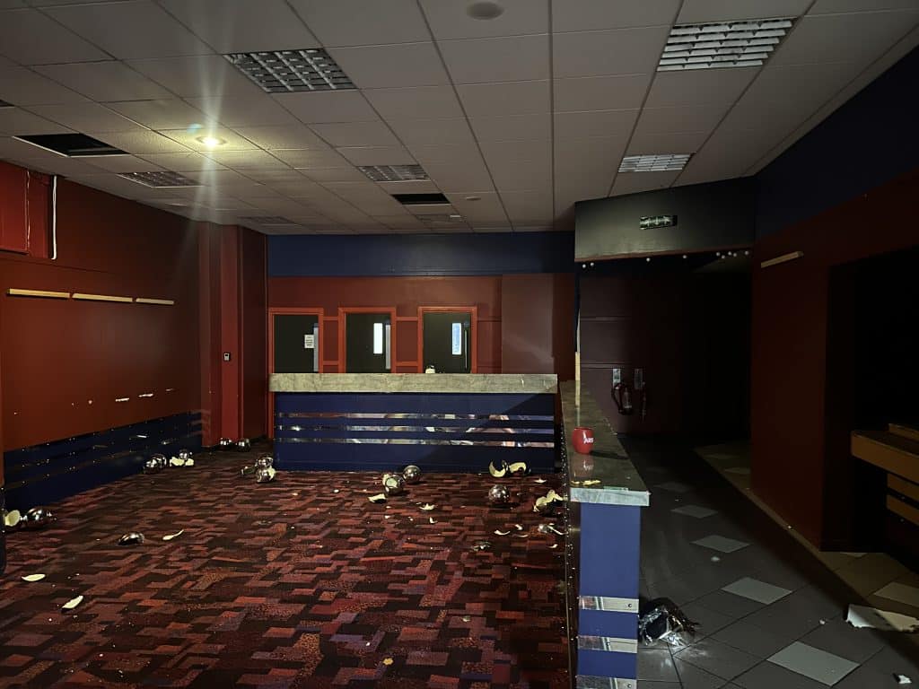 MECCA HALL camden bingo hall shoot location venue retro IMG 4147