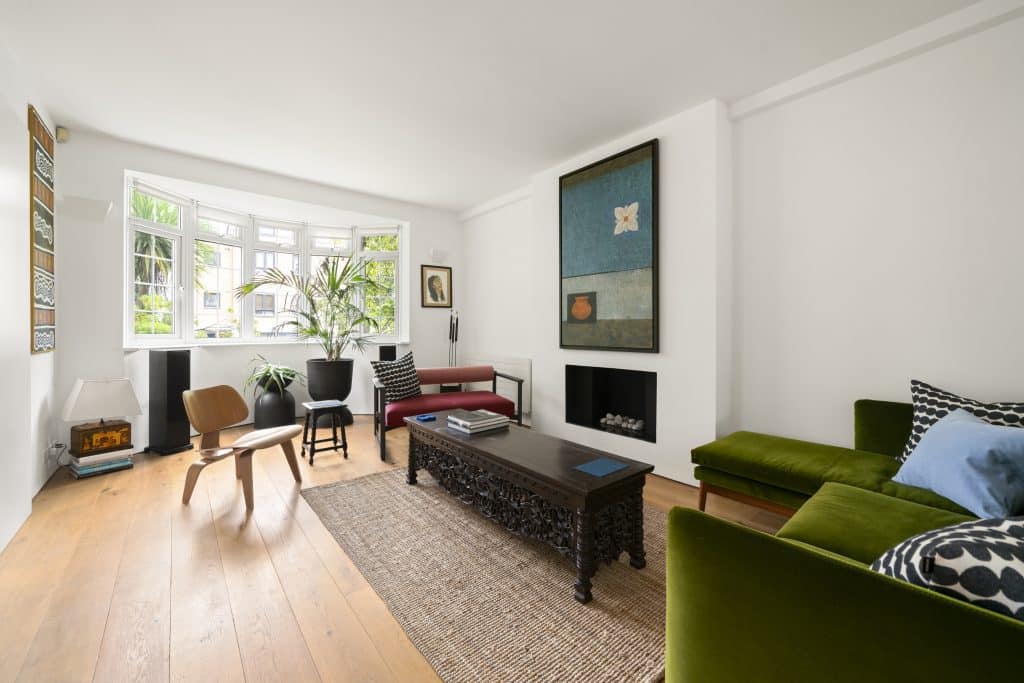 ST JOHNS WOOD semi detached location house north west london 27 Boundary Road NW8002