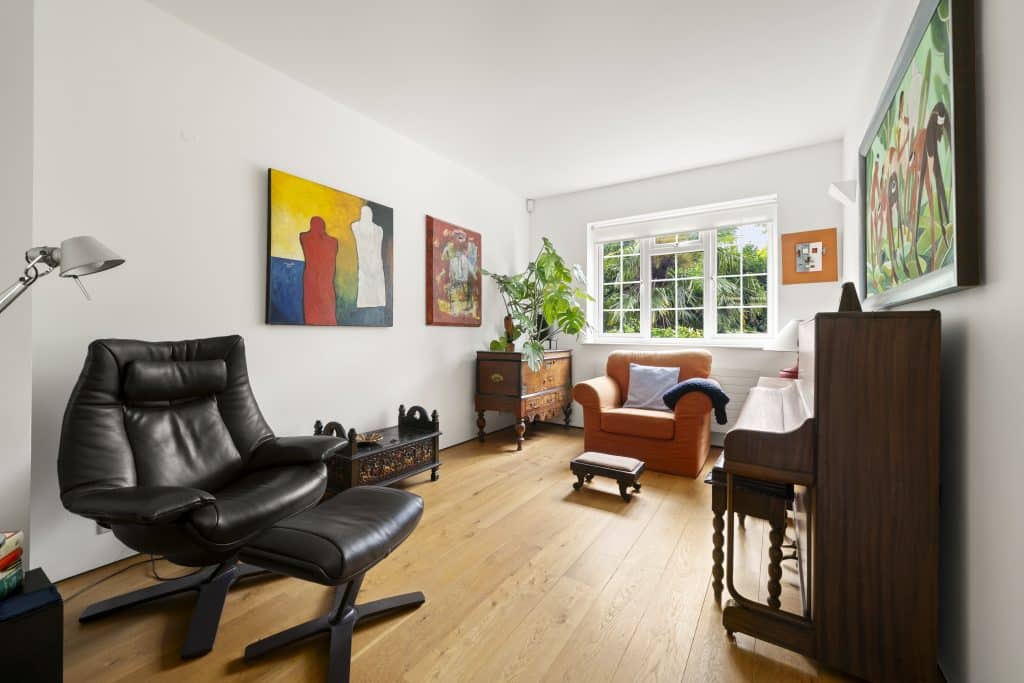 ST JOHNS WOOD semi detached location house north west london 27 Boundary Road NW8003