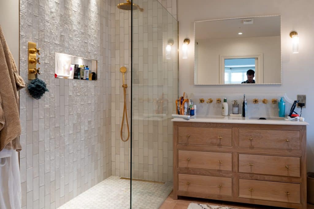 ASHCOMBE large surbiton location house modern 13 Ashcombe Avenue Surbiton KT6 065