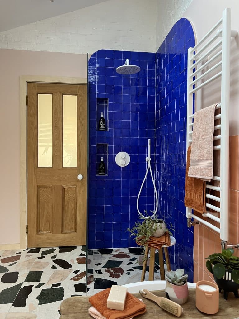 HEKA HOUSE colourful east london location house 33. HEKA HOUSE Family Bathroom