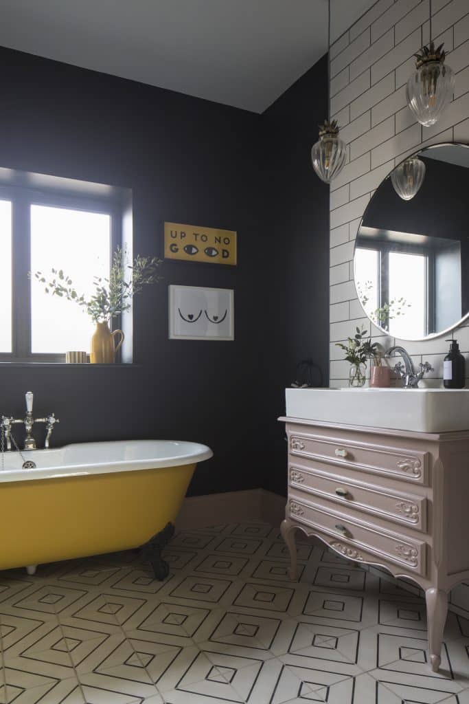 THAT HOUSE WITH THE PINK DOOR large kent location house Bathroom