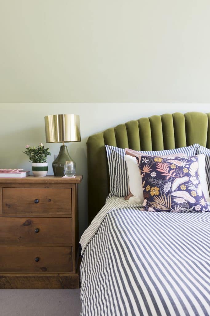 THAT HOUSE WITH THE PINK DOOR large kent location house Bedroom3