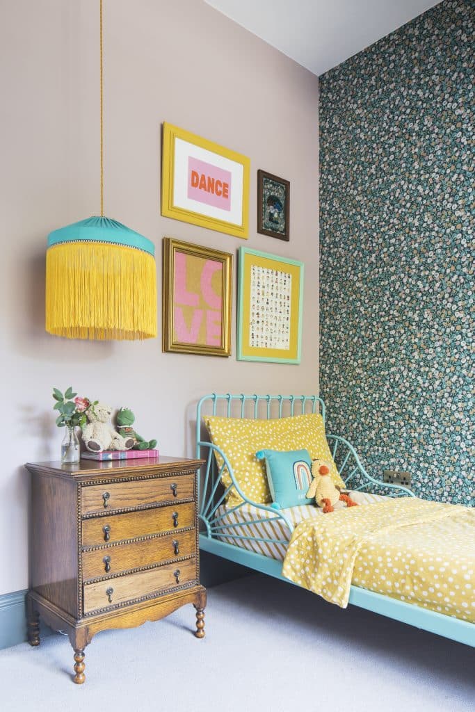 THAT HOUSE WITH THE PINK DOOR large kent location house CBedroom