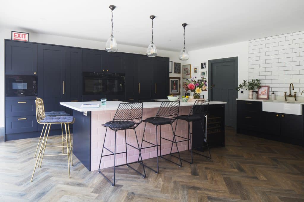 THAT HOUSE WITH THE PINK DOOR large kent location house Kitchen3