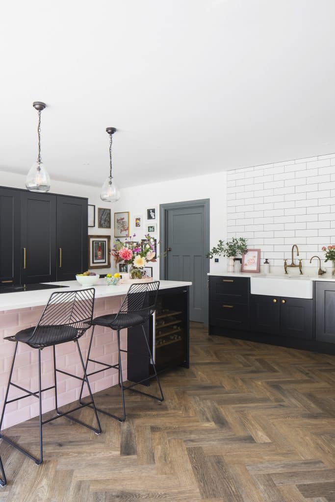 THAT HOUSE WITH THE PINK DOOR large kent location house Kitchen4