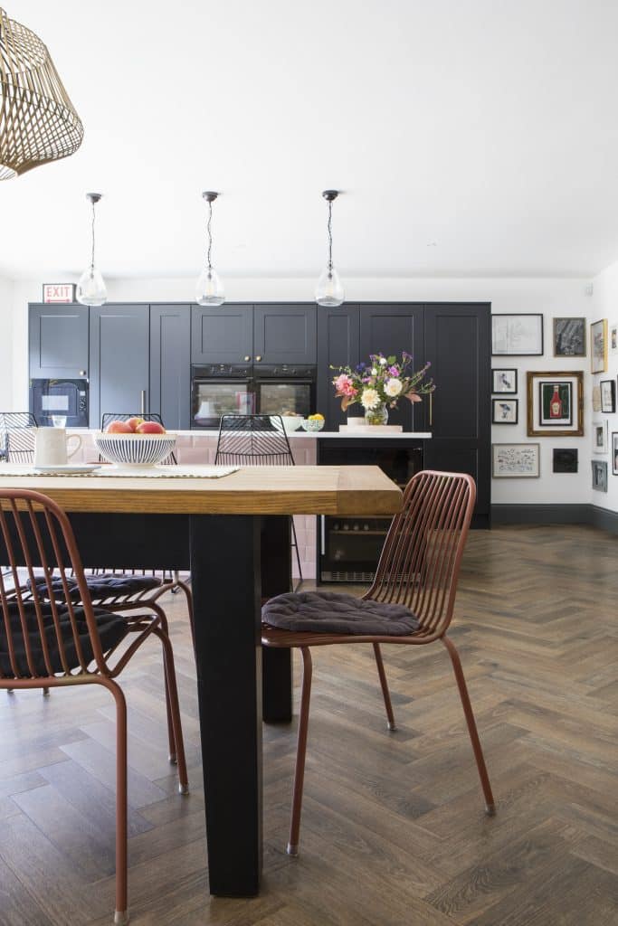 THAT HOUSE WITH THE PINK DOOR large kent location house Kitchen6