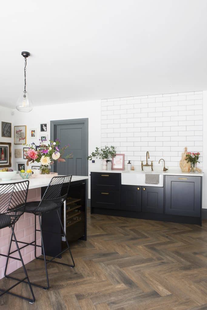 THAT HOUSE WITH THE PINK DOOR large kent location house Kitchen7