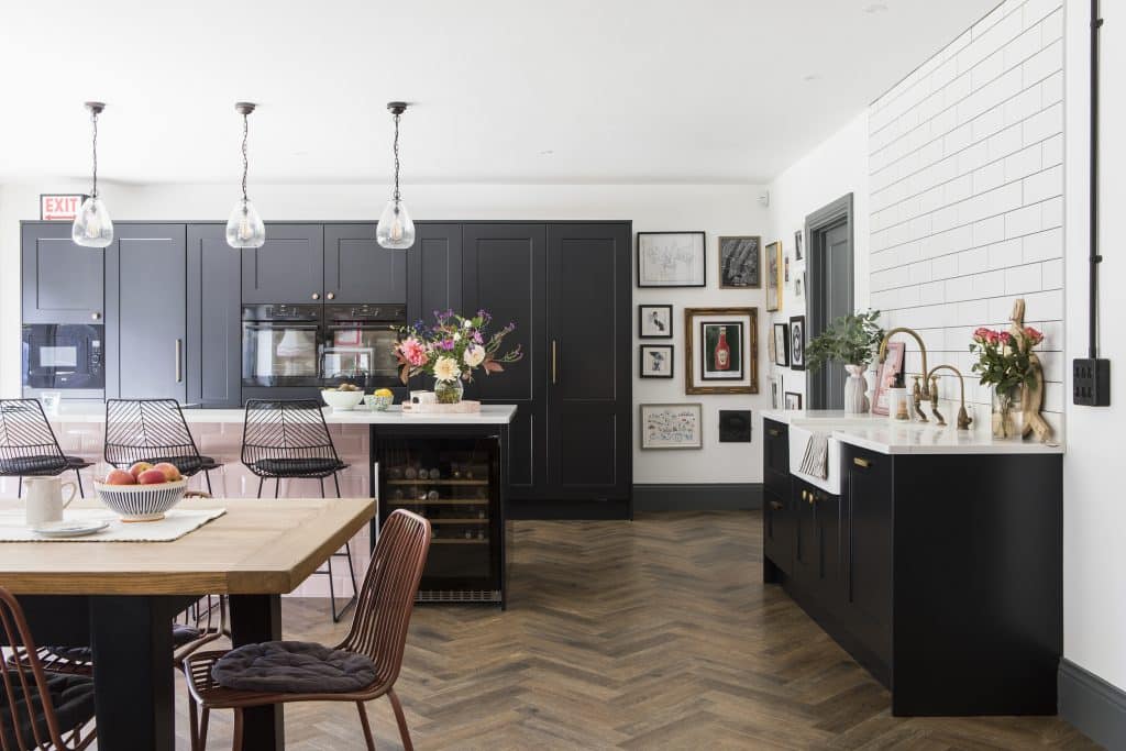 THAT HOUSE WITH THE PINK DOOR large kent location house Kitchen8