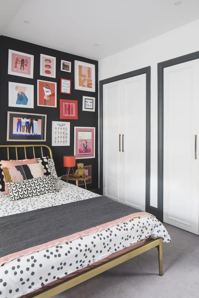 THAT HOUSE WITH THE PINK DOOR large kent location house MBedroom